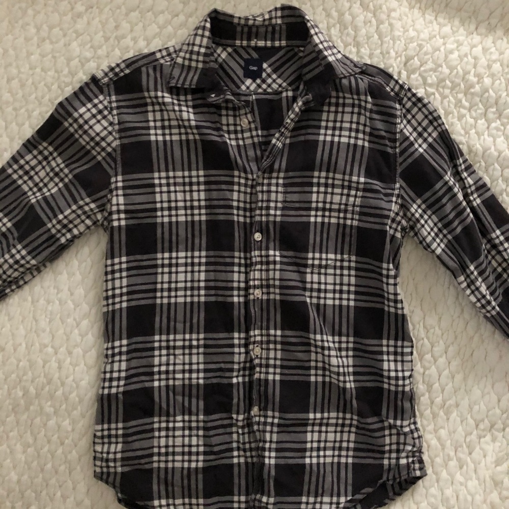 Gap button up